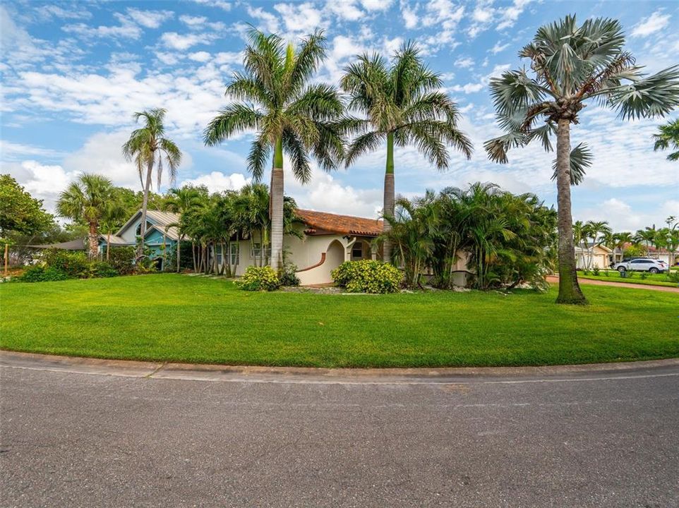 For Rent: $4,500 (4 beds, 2 baths, 2200 Square Feet)