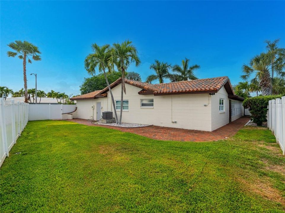 For Rent: $4,500 (4 beds, 2 baths, 2200 Square Feet)