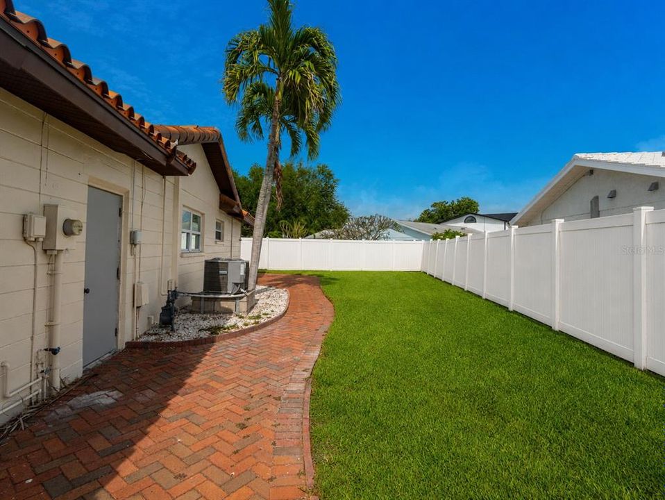 For Rent: $4,500 (4 beds, 2 baths, 2200 Square Feet)