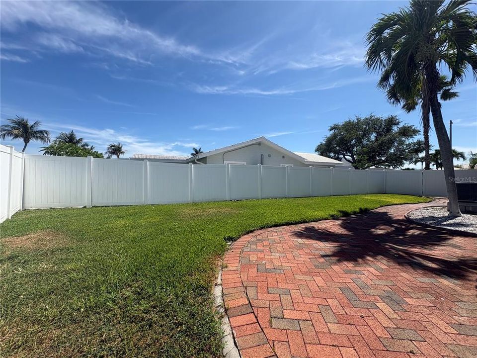 For Rent: $4,500 (4 beds, 2 baths, 2200 Square Feet)