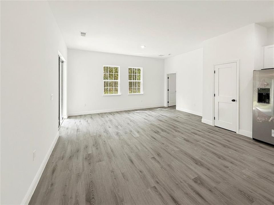 En Venta: $305,000 (4 camas, 2 baños, 1878 Pies cuadrados)