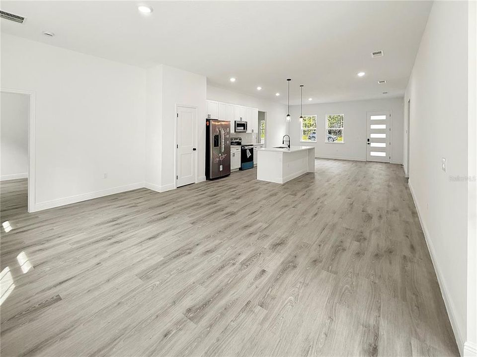 En Venta: $305,000 (4 camas, 2 baños, 1878 Pies cuadrados)