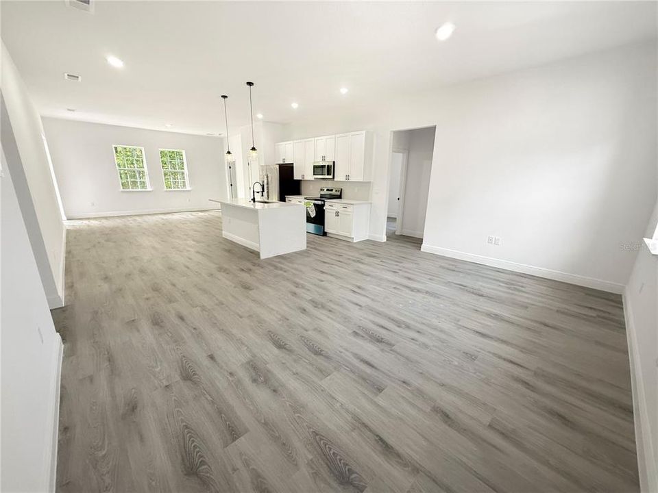 En Venta: $305,000 (4 camas, 2 baños, 1878 Pies cuadrados)