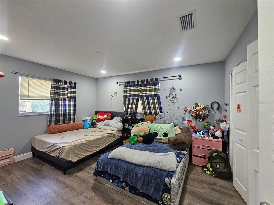 For Sale: $375,000 (3 beds, 2 baths, 1417 Square Feet)