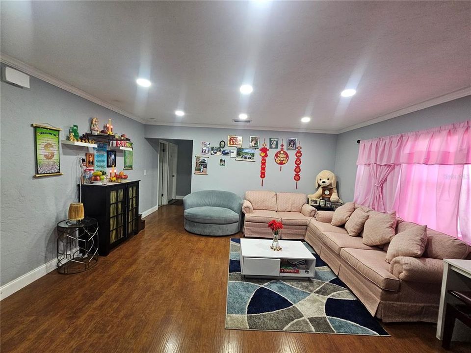 For Sale: $375,000 (3 beds, 2 baths, 1417 Square Feet)