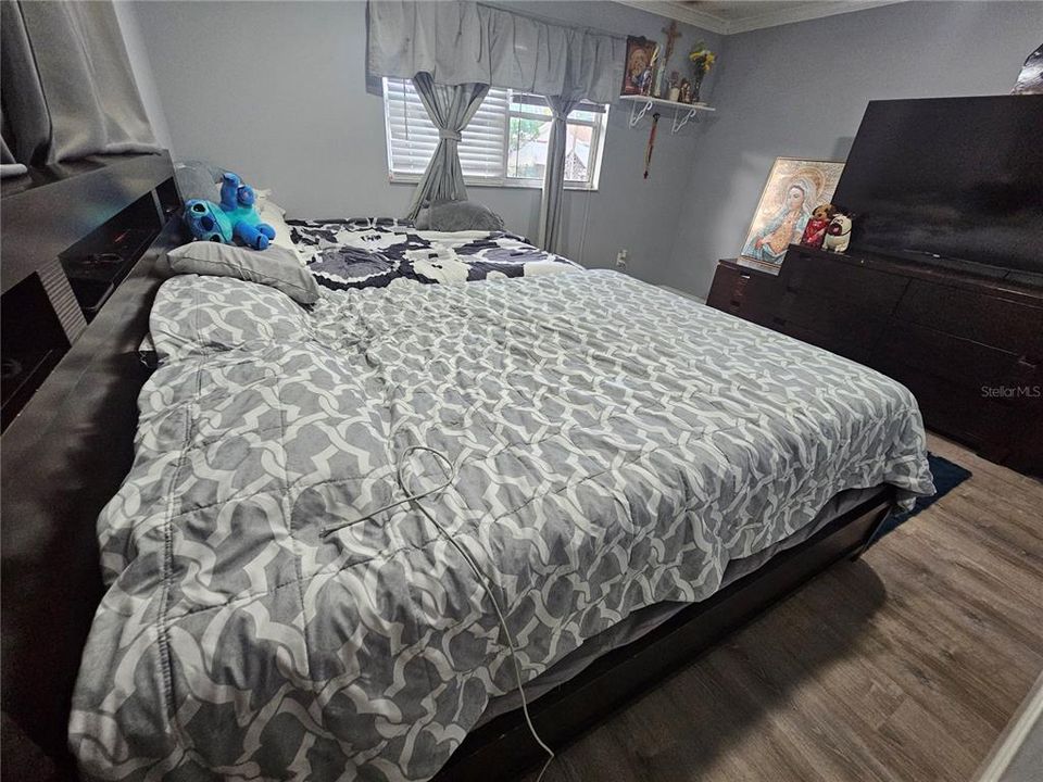 For Sale: $375,000 (3 beds, 2 baths, 1417 Square Feet)
