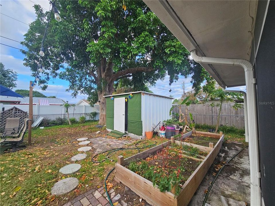 For Sale: $375,000 (3 beds, 2 baths, 1417 Square Feet)