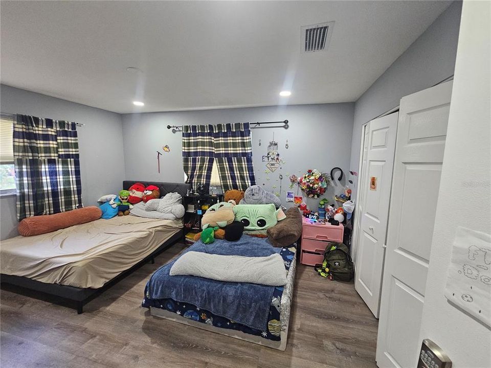 For Sale: $375,000 (3 beds, 2 baths, 1417 Square Feet)