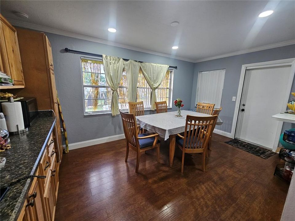 For Sale: $375,000 (3 beds, 2 baths, 1417 Square Feet)