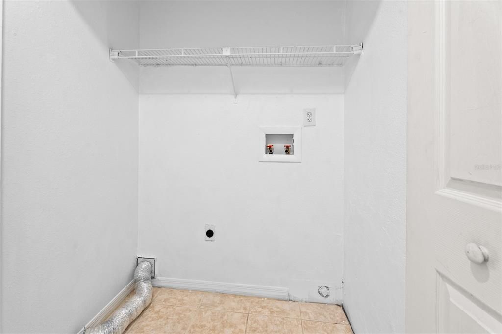 For Rent: $1,900 (2 beds, 2 baths, 1037 Square Feet)