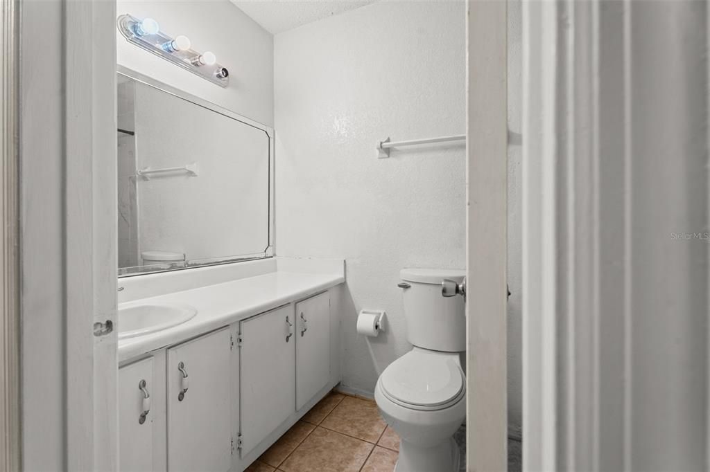 For Rent: $1,900 (2 beds, 2 baths, 1037 Square Feet)