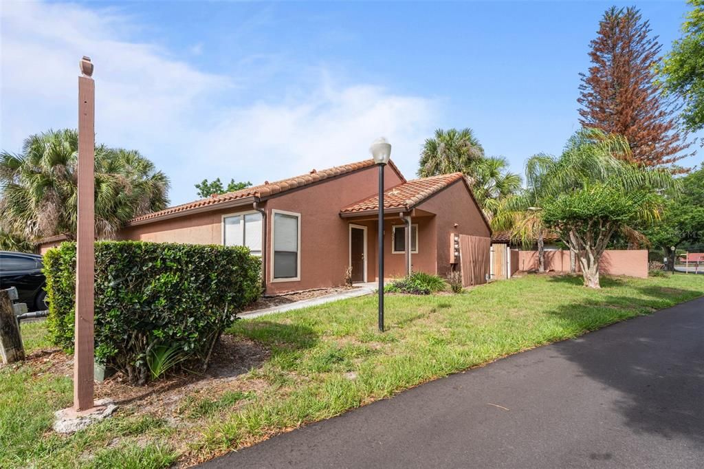 For Rent: $1,900 (2 beds, 2 baths, 1037 Square Feet)