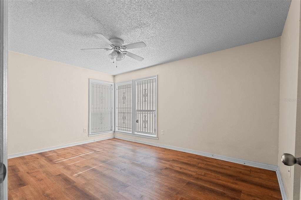 For Rent: $1,900 (2 beds, 2 baths, 1037 Square Feet)