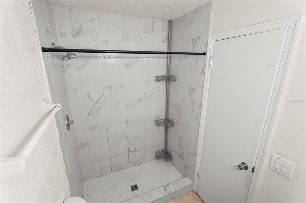 For Rent: $1,900 (2 beds, 2 baths, 1037 Square Feet)