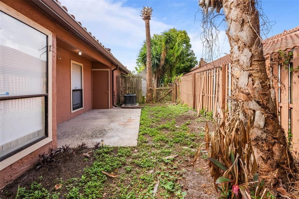 For Rent: $1,900 (2 beds, 2 baths, 1037 Square Feet)