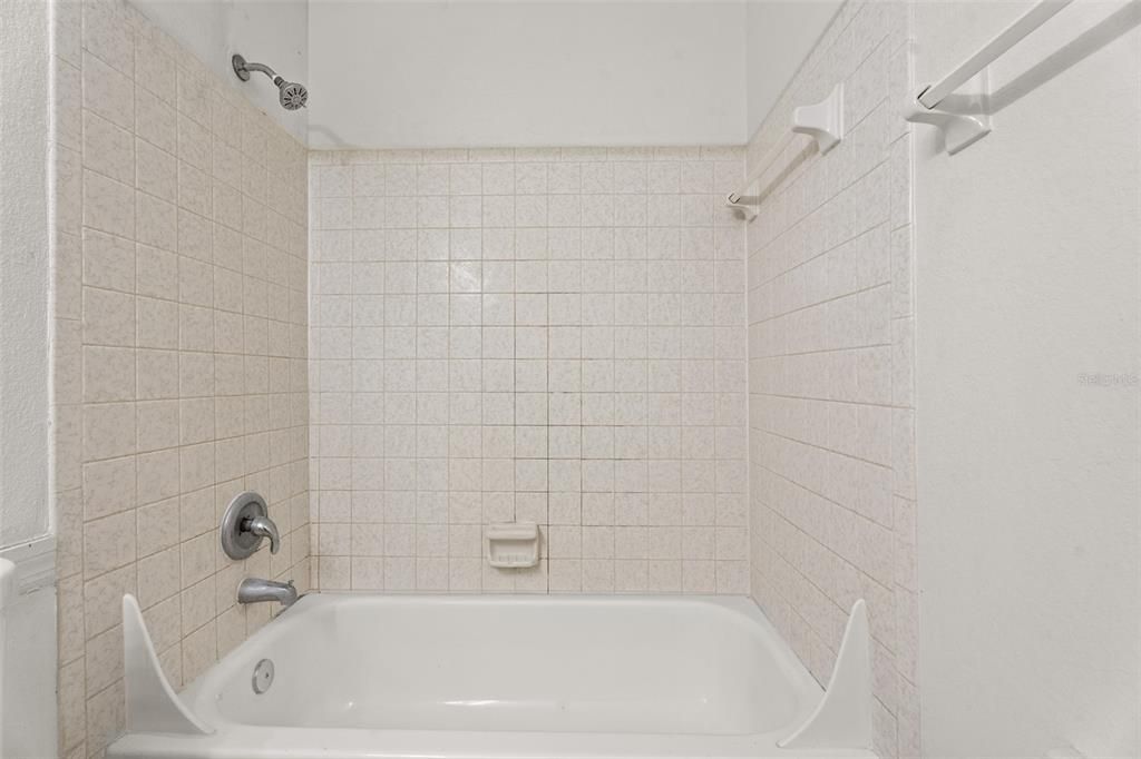 For Rent: $1,900 (2 beds, 2 baths, 1037 Square Feet)