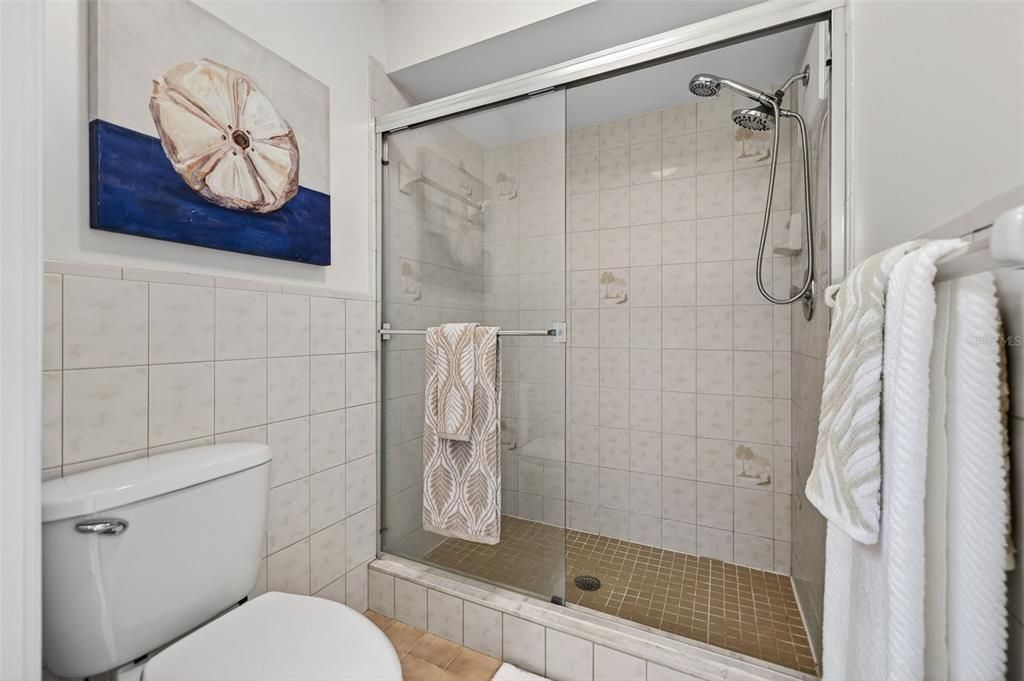 For Rent: $3,600 (3 beds, 2 baths, 1664 Square Feet)