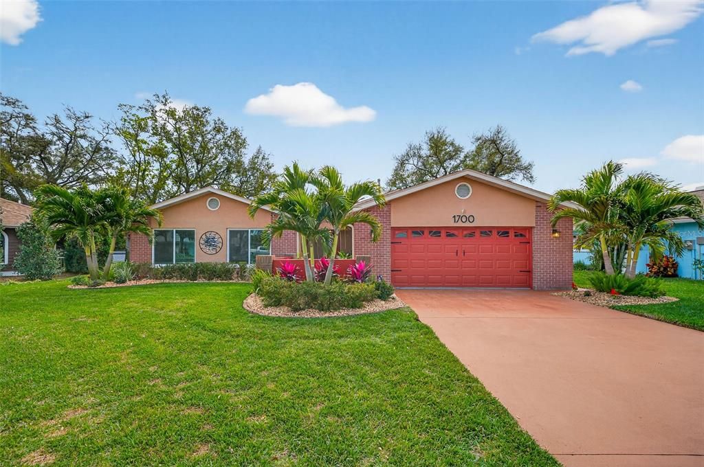 For Rent: $3,600 (3 beds, 2 baths, 1664 Square Feet)