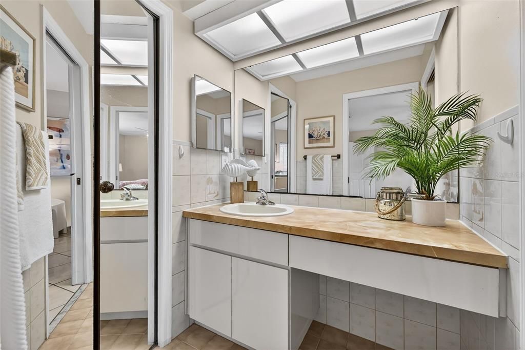 For Rent: $3,600 (3 beds, 2 baths, 1664 Square Feet)