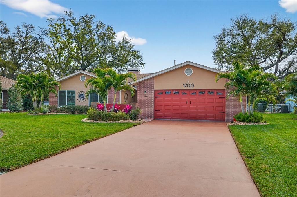 For Rent: $3,600 (3 beds, 2 baths, 1664 Square Feet)