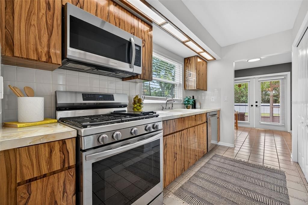 For Rent: $3,600 (3 beds, 2 baths, 1664 Square Feet)