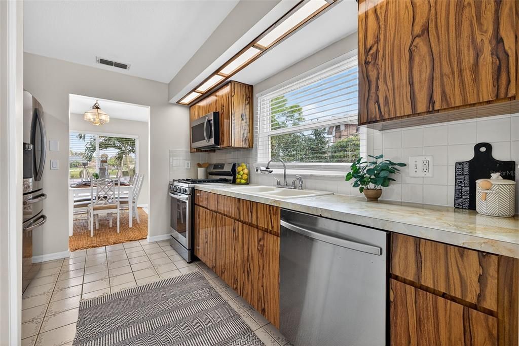 For Rent: $3,600 (3 beds, 2 baths, 1664 Square Feet)