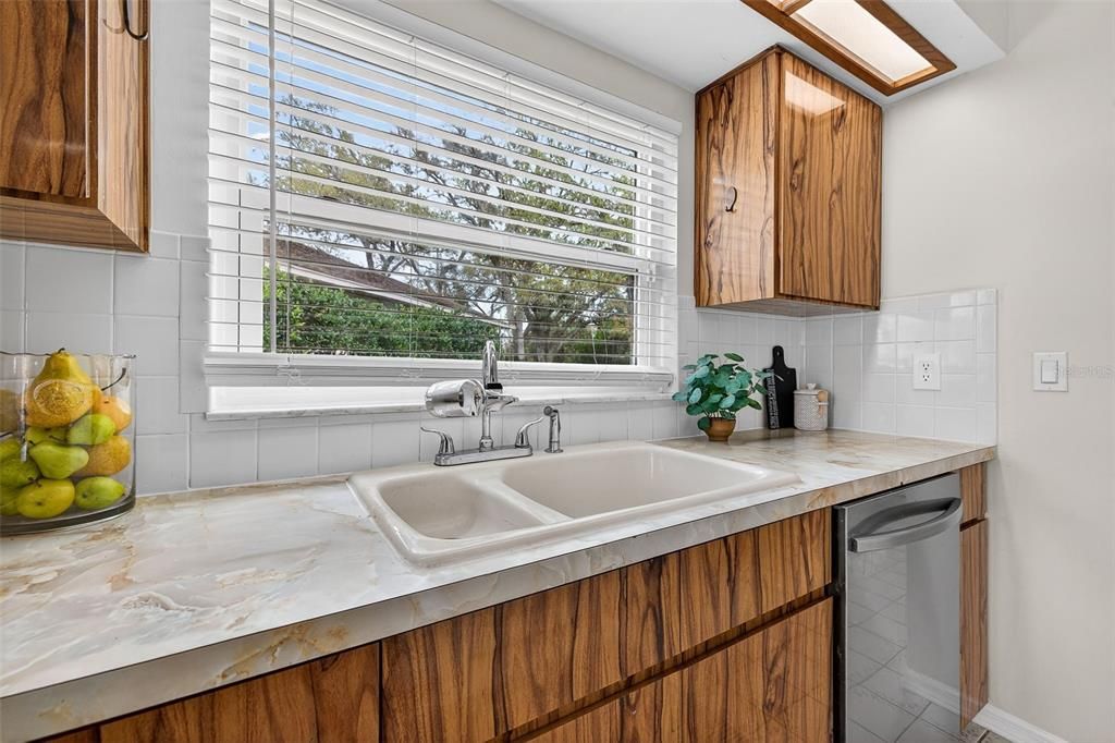For Rent: $3,600 (3 beds, 2 baths, 1664 Square Feet)