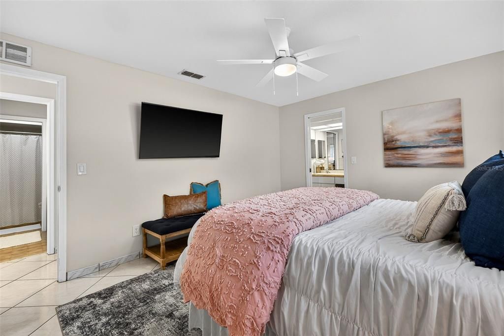 For Rent: $3,600 (3 beds, 2 baths, 1664 Square Feet)