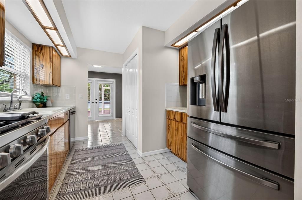 For Rent: $3,600 (3 beds, 2 baths, 1664 Square Feet)
