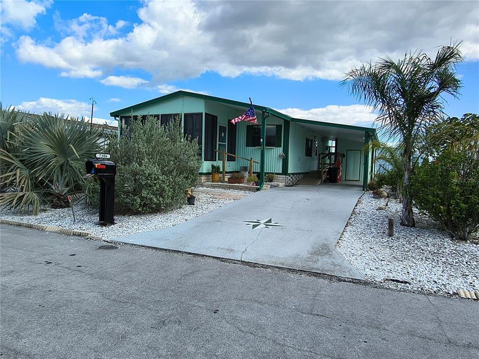 For Sale: $155,500 (2 beds, 2 baths, 989 Square Feet)