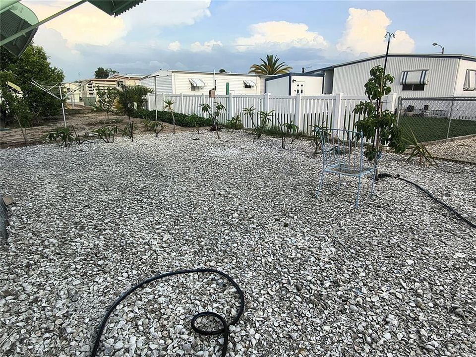 For Sale: $155,500 (2 beds, 2 baths, 989 Square Feet)