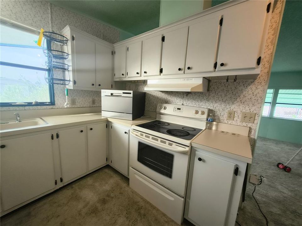 For Sale: $155,500 (2 beds, 2 baths, 989 Square Feet)