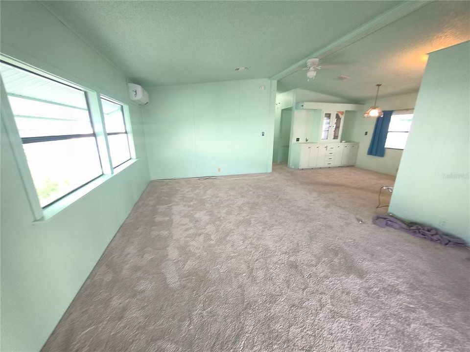 For Sale: $155,500 (2 beds, 2 baths, 989 Square Feet)