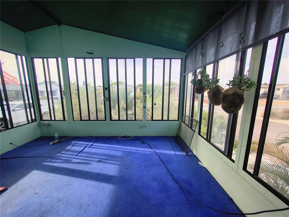 For Sale: $155,500 (2 beds, 2 baths, 989 Square Feet)
