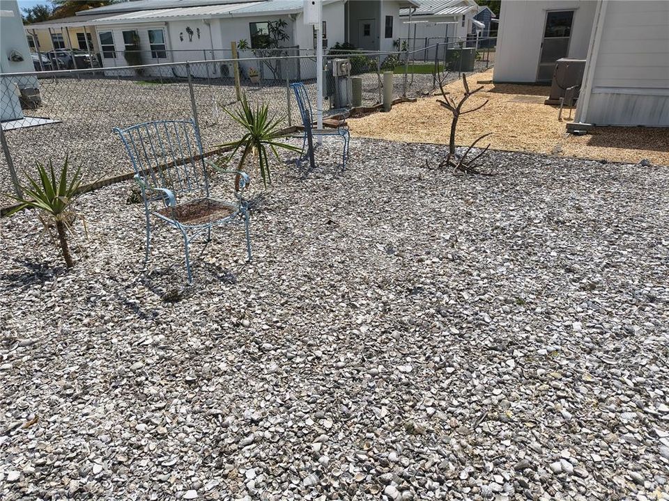 For Sale: $155,500 (2 beds, 2 baths, 989 Square Feet)