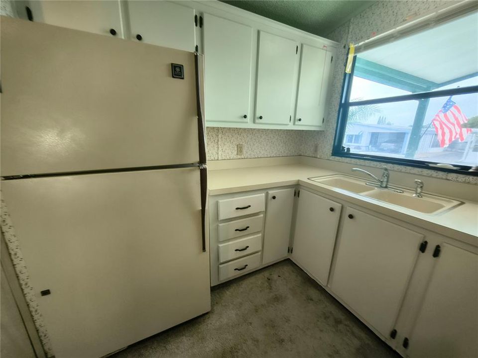 For Sale: $155,500 (2 beds, 2 baths, 989 Square Feet)