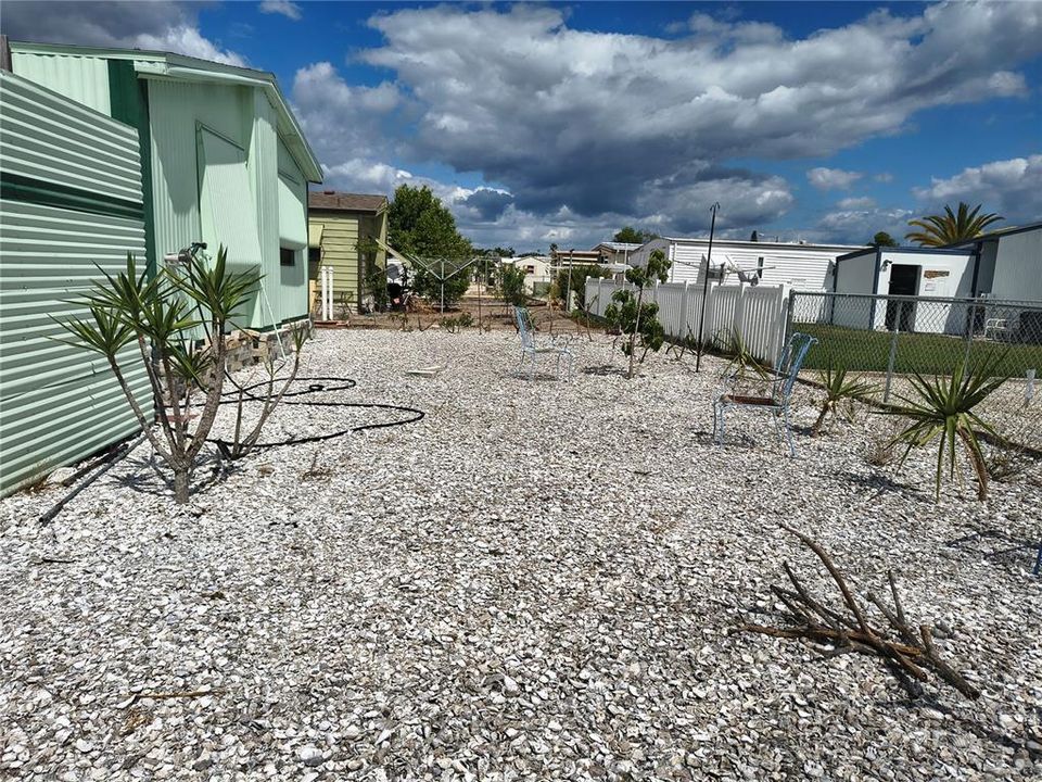 For Sale: $155,500 (2 beds, 2 baths, 989 Square Feet)