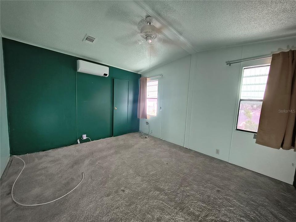 For Sale: $155,500 (2 beds, 2 baths, 989 Square Feet)