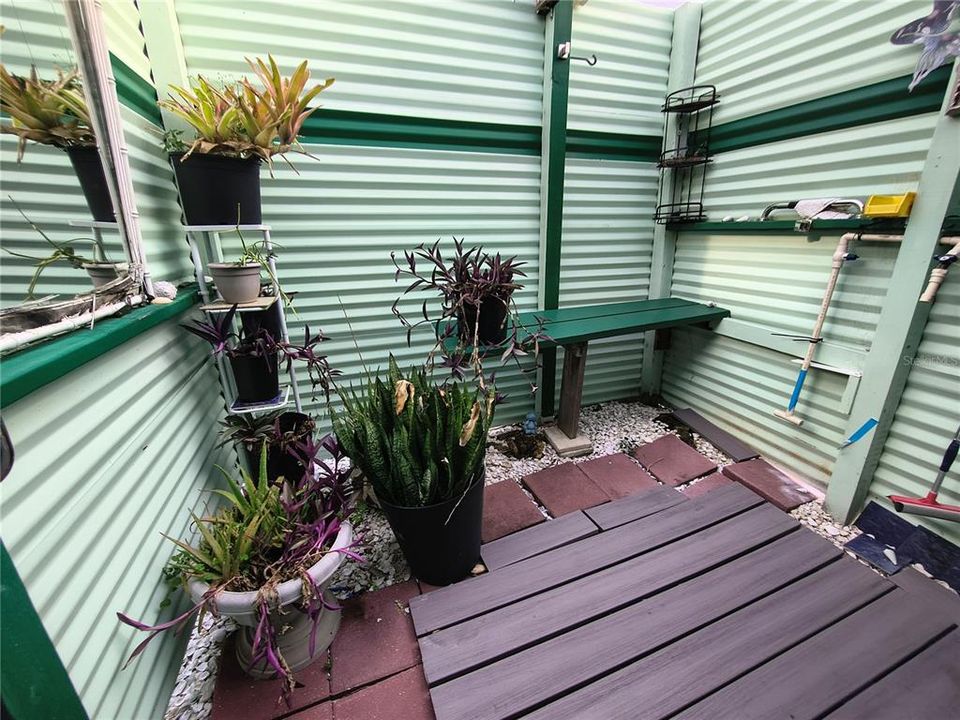 For Sale: $155,500 (2 beds, 2 baths, 989 Square Feet)