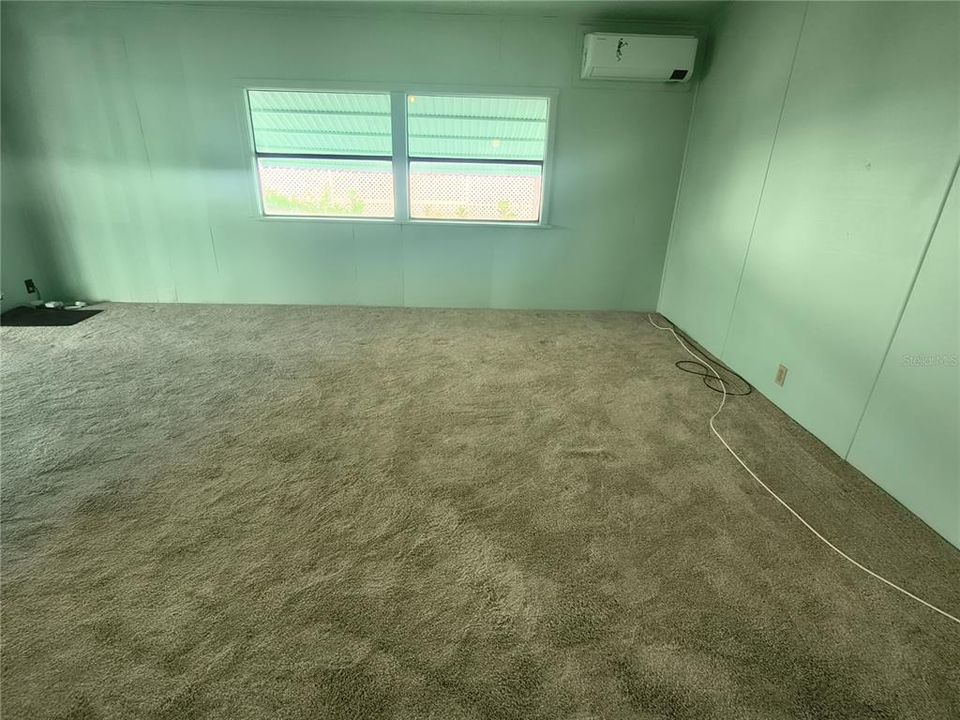 For Sale: $155,500 (2 beds, 2 baths, 989 Square Feet)