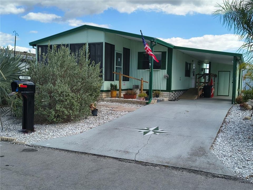 For Sale: $155,500 (2 beds, 2 baths, 989 Square Feet)