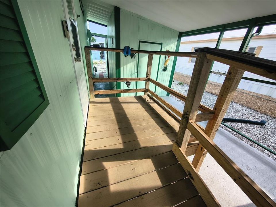 For Sale: $155,500 (2 beds, 2 baths, 989 Square Feet)