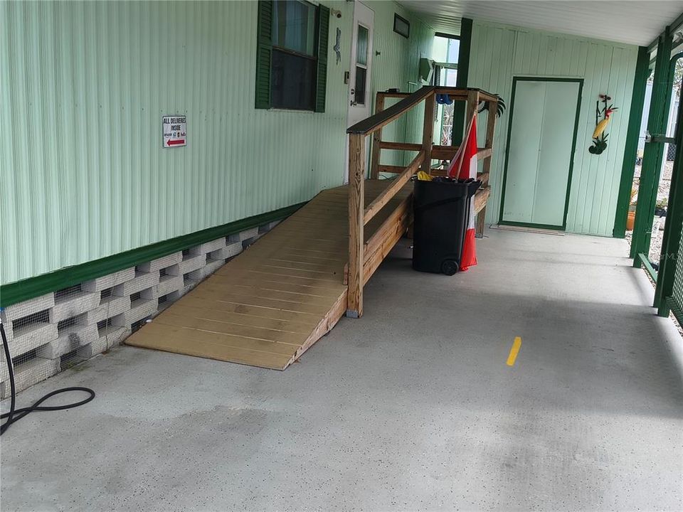 For Sale: $155,500 (2 beds, 2 baths, 989 Square Feet)