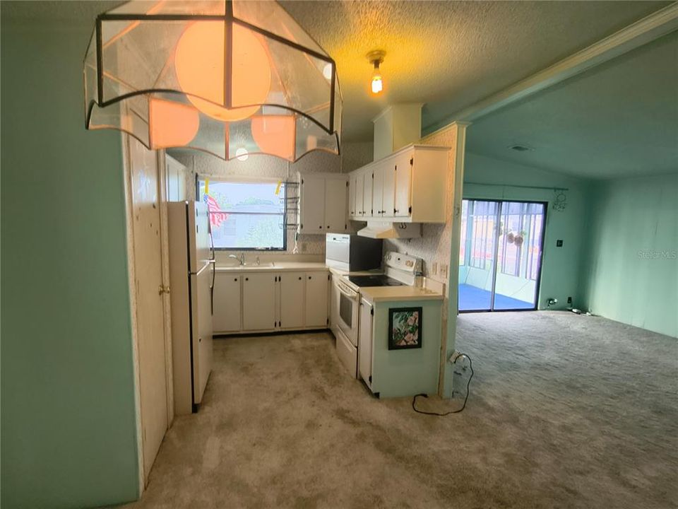 For Sale: $155,500 (2 beds, 2 baths, 989 Square Feet)