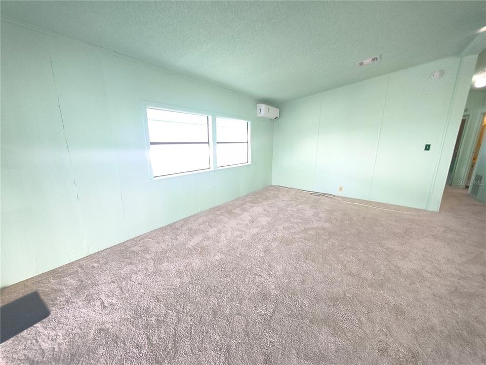 For Sale: $155,500 (2 beds, 2 baths, 989 Square Feet)