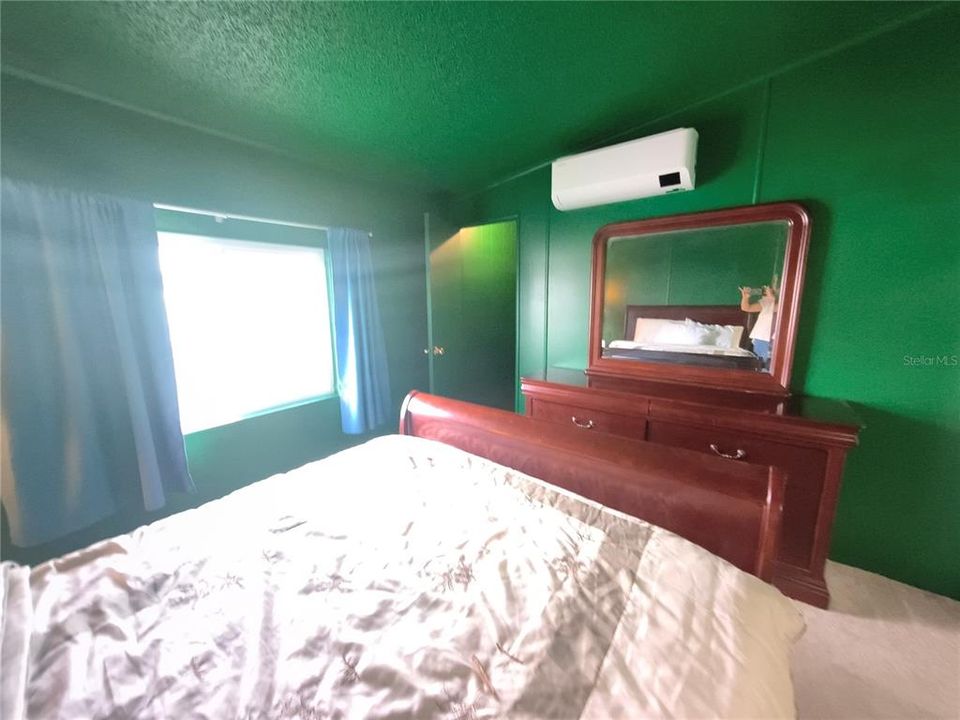 For Sale: $155,500 (2 beds, 2 baths, 989 Square Feet)