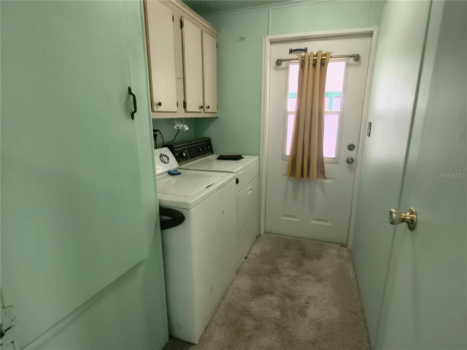 For Sale: $155,500 (2 beds, 2 baths, 989 Square Feet)