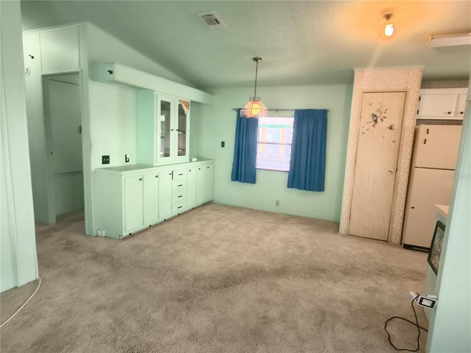 For Sale: $155,500 (2 beds, 2 baths, 989 Square Feet)