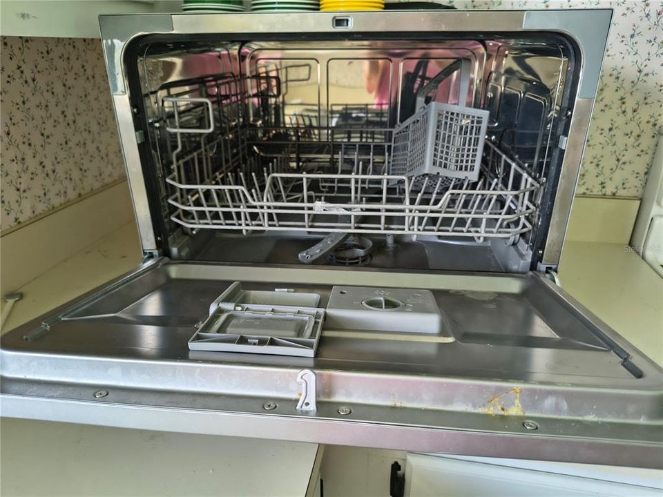 For Sale: $155,500 (2 beds, 2 baths, 989 Square Feet)