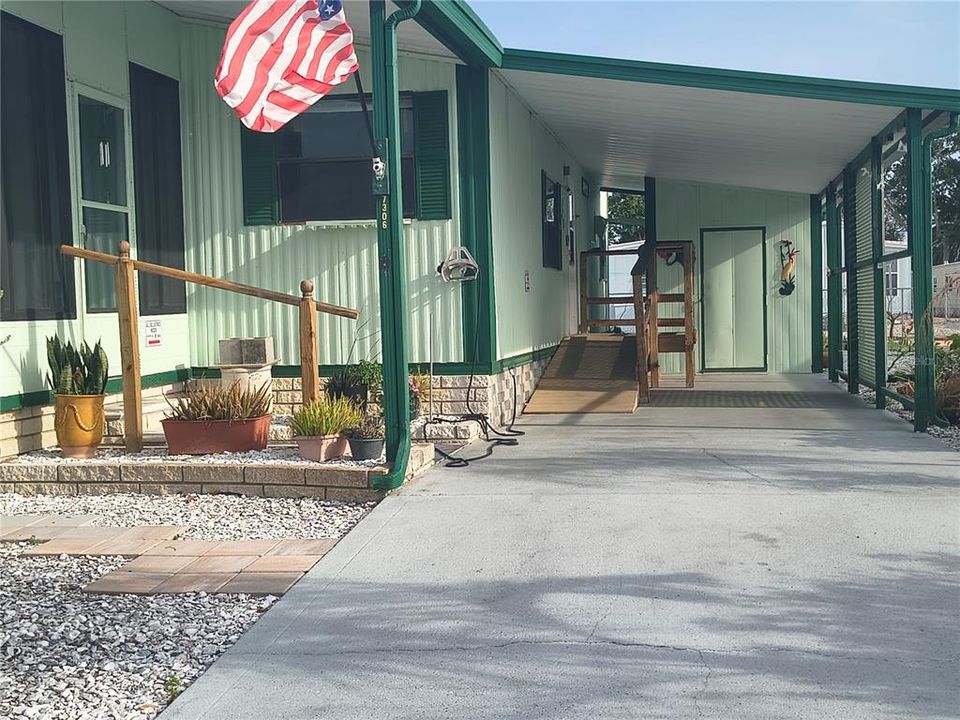 For Sale: $155,500 (2 beds, 2 baths, 989 Square Feet)